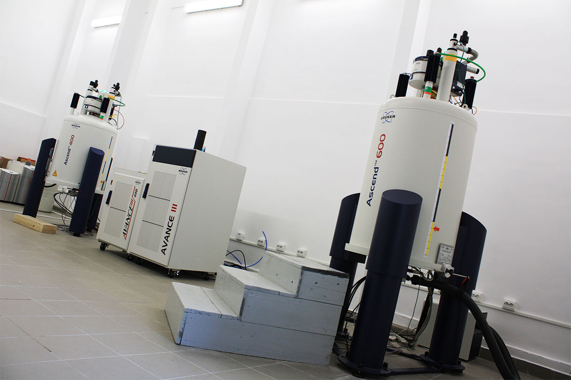 Bruker 400 & 600 MHz Avance-III NMR Spectrometer