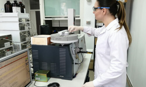 GAS CHROMATOGRAPHY WITH MASS SPECTROMETER SHIMADZU QP 2010 (GCMS-QP2010)